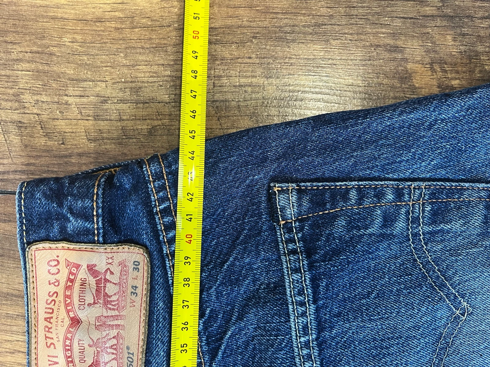501 blauwe medium rechte snit lichtgevende natuurlijke spijkerbroek - Levi's Strauss & Co - maat 34/30 - goede staat – photo 8